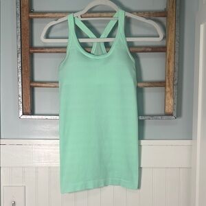 Lululemon active tank top size 4 built-in bra removable pads